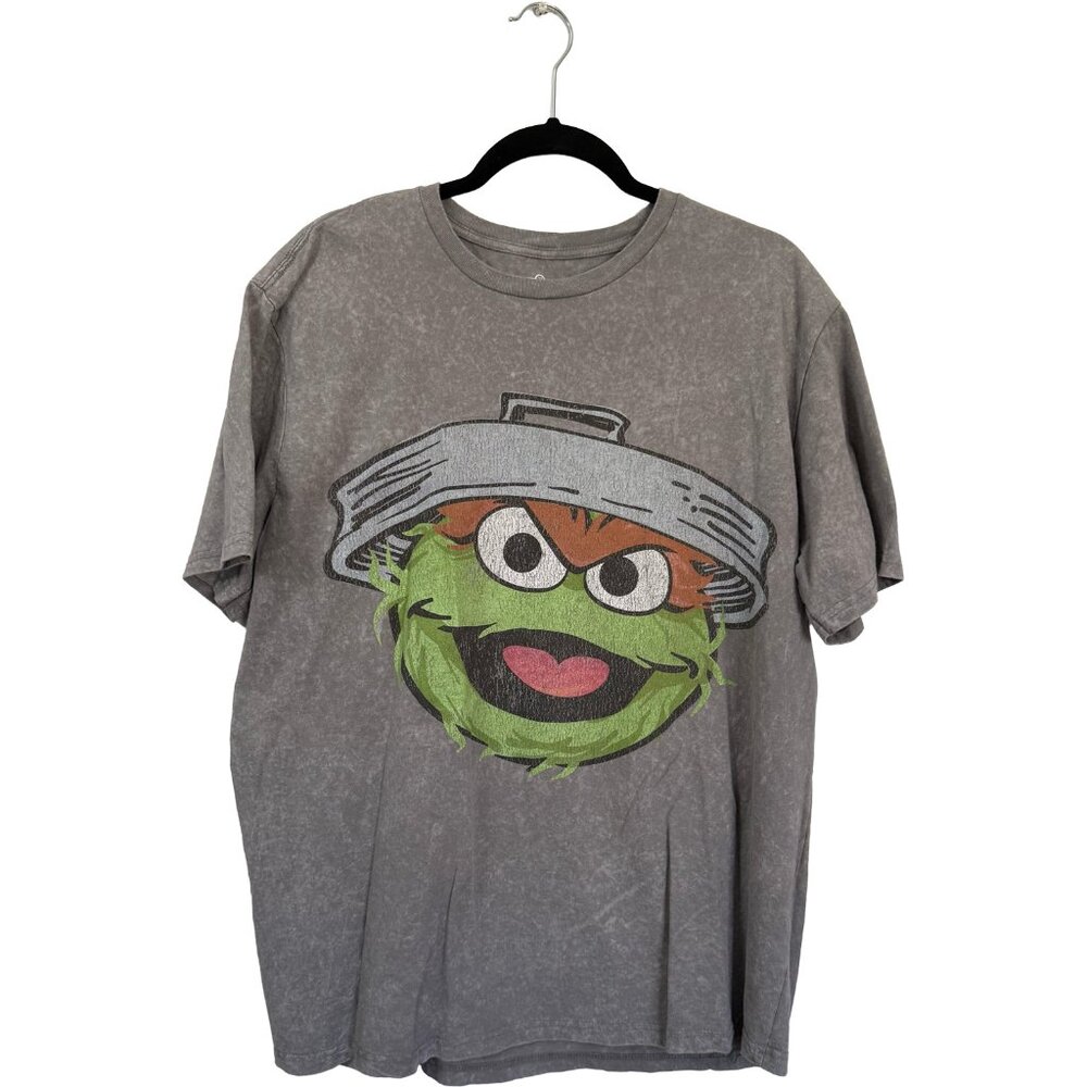 Sesame Place Oscar the Grouch T-Shirt Grey Acid Wash Tee Men’s Large Trash Can